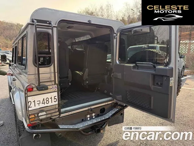 LAND ROVER Defender 110 2012 — photo 17 sur 20