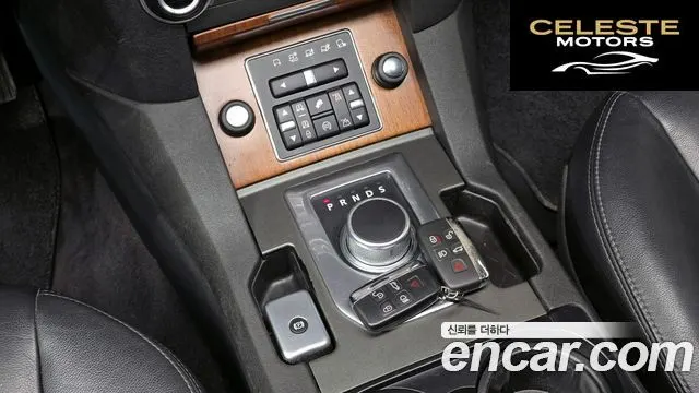 LAND ROVER Discovery 4 3.0 SDV6 SE 2016 — photo 9 sur 20
