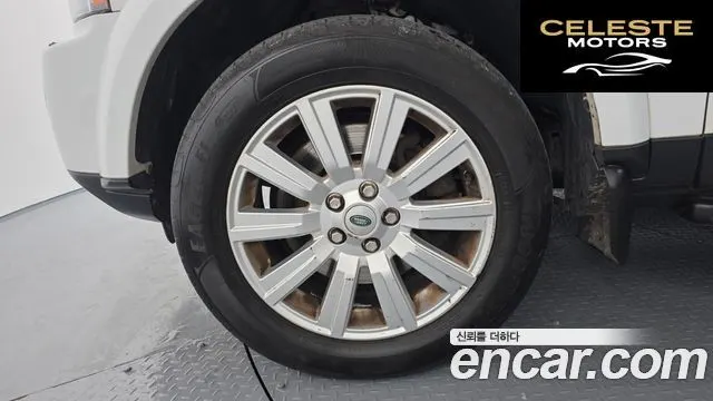 LAND ROVER Discovery 4 3.0 SDV6 SE 2013 — photo 5 sur 20