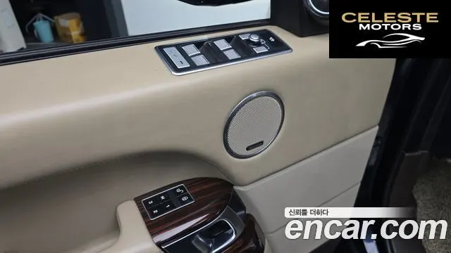 LAND ROVER Range Rover 44.4 SDV8 Vogue SE 2014 — photo 17 sur 26