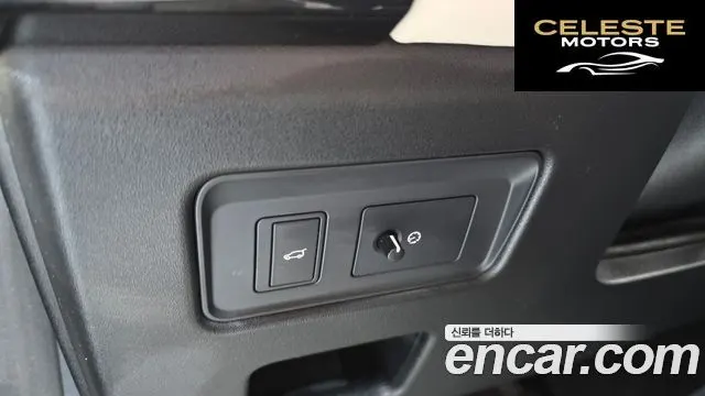 LAND ROVER Discovery 5 2.0 SD4 SE 2018 — photo 17 sur 20