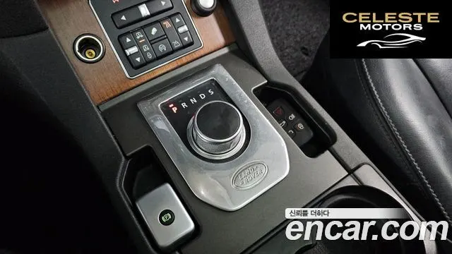 LAND ROVER Discovery 4 3.0 SDV6 SE 2016 — photo 9 sur 20