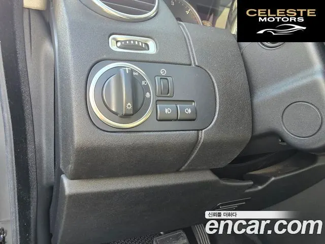 LAND ROVER Discovery 4 3.0 SDV6 SE 2016 — photo 4 sur 17
