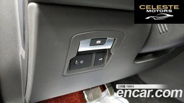LAND ROVER Range Rover Velar 5.0 SV AB Dynamic 2019 — photo 18 sur 26