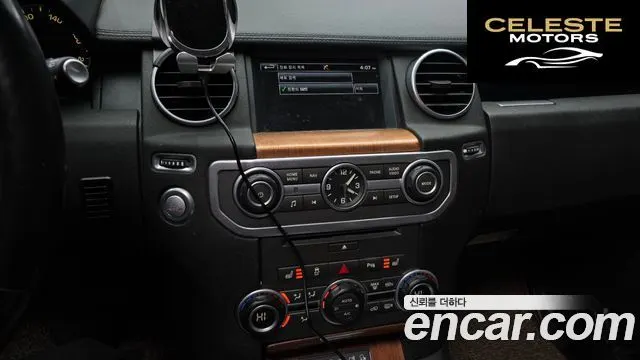LAND ROVER Discovery 4 3.0 SDV6 SE 2016 — photo 16 sur 20