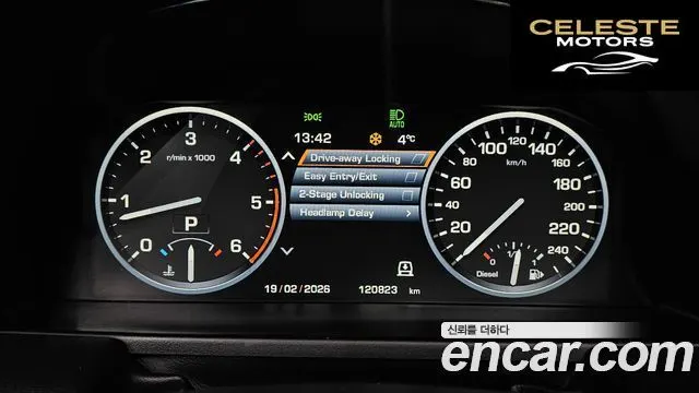 LAND ROVER Range Rover 4.4 TDV8 Vogue 2012 — photo 8 sur 26