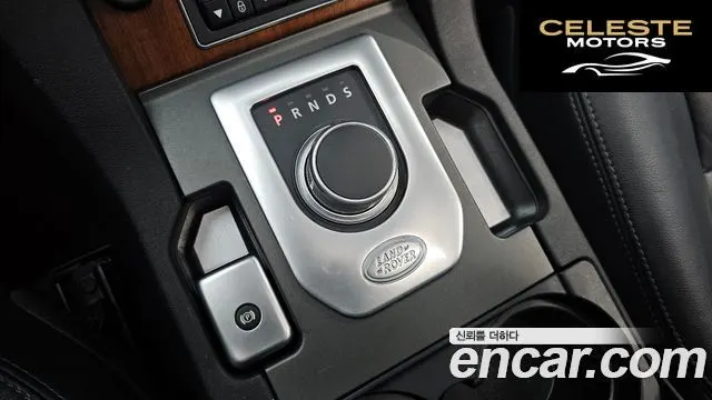 LAND ROVER Discovery 4 3.0 SDV6 SE 2016 — photo 9 sur 20