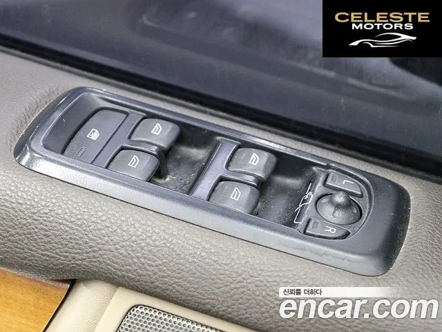 LAND ROVER Discovery 4 3.0 SDV6 SE 2013 — photo 12 sur 26