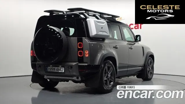 LAND ROVER Defender (L663) 110 P300 X-Dynamic SE 2025 — photo 2 sur 20