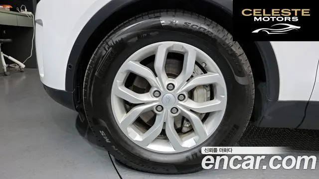 LAND ROVER Discovery 5 3.0 SD6 SE 2019 — photo 5 sur 20