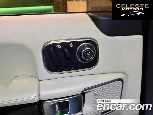 LAND ROVER Range Rover 4.4 TDV8 Vogue 2012 — photo 18 sur 20