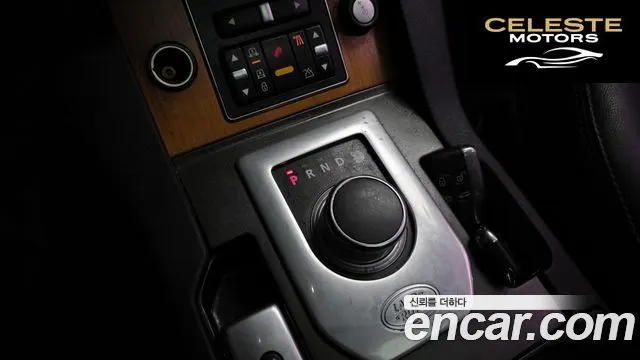 LAND ROVER Discovery 4 3.0 SDV6 SE 2013 — photo 9 sur 20
