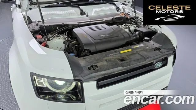 LAND ROVER Defender (L663) 110 P300 X-Dynamic SE 2022 — photo 6 sur 20