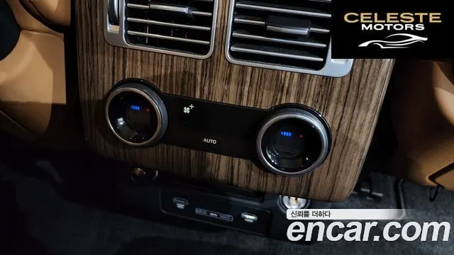 LAND ROVER Range Rover 45.0 SC Vogue SE 2019 — photo 18 sur 20