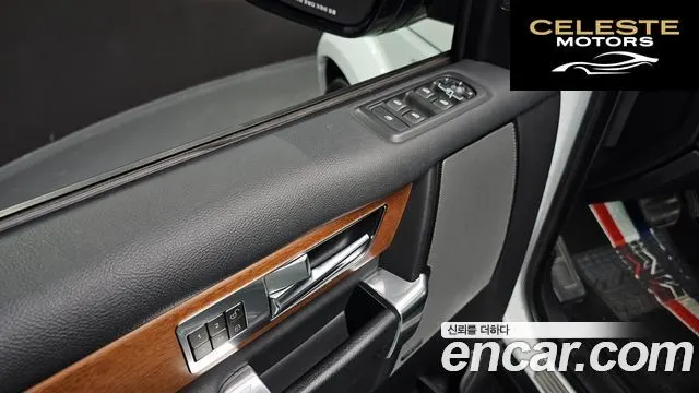 LAND ROVER Discovery 4 3.0 SDV6 SE 2016 — photo 17 sur 26