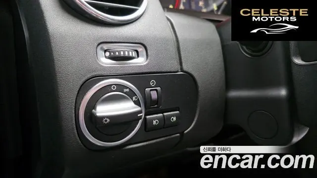 LAND ROVER Discovery 4 3.0 SDV6 SE 2015 — photo 14 sur 20