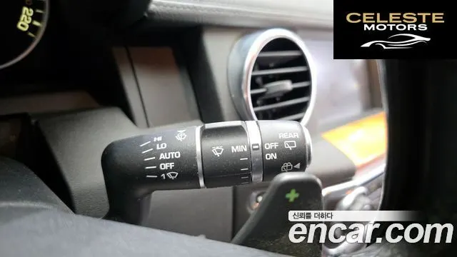 LAND ROVER Discovery 4 3.0 SDV6 SE 2015 — photo 15 sur 20