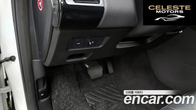 LAND ROVER Discovery 5 2.0 SD4 SE 2019 — photo 18 sur 20