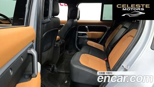 LAND ROVER Defender (L663) 110 P300 X-Dynamic SE 2024 — photo 12 sur 20