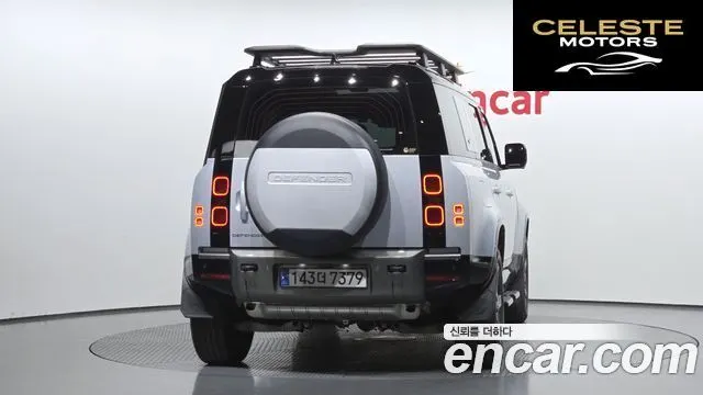 LAND ROVER Defender (L663) 110 P300 X-Dynamic SE 2024 — photo 4 sur 20