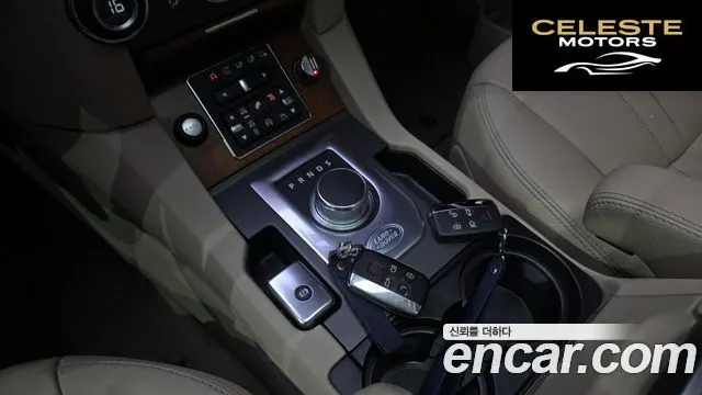 LAND ROVER Discovery 4 3.0 SDV6 SE 2016 — photo 9 sur 20