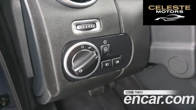 LAND ROVER Discovery 4 3.0 SDV6 SE 2016 — photo 15 sur 20