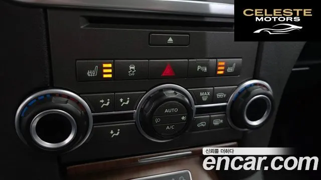 LAND ROVER Discovery 4 3.0 SDV6 SE 2016 — photo 18 sur 20