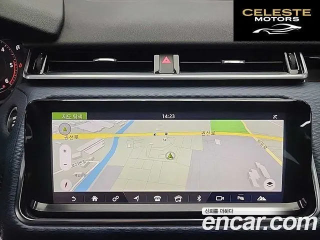 LAND ROVER Range Rover Velar 3.0 D300 R-Dynamic SE 2018 — photo 15 sur 24