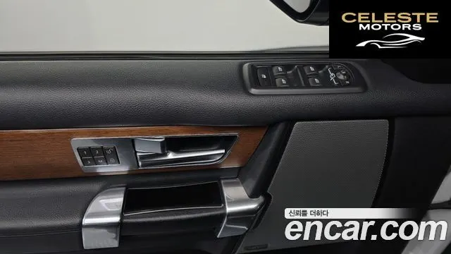 LAND ROVER Discovery 4 3.0 SDV6 SE 2016 — photo 13 sur 20