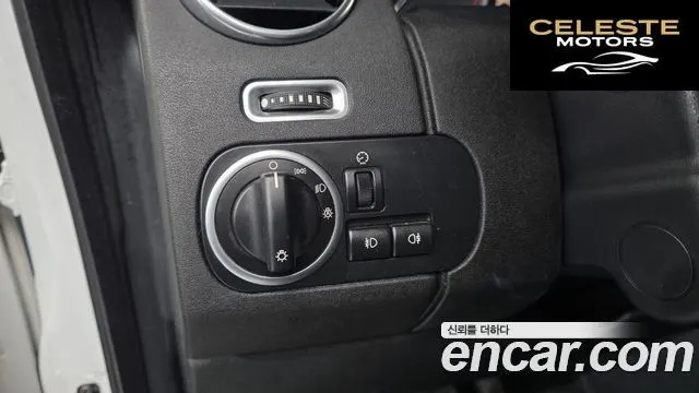 LAND ROVER Discovery 4 3.0 SDV6 SE 2016 — photo 14 sur 20