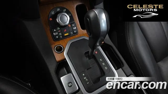 LAND ROVER Discovery 4 3.0 SDV6 SE 2011 — photo 9 sur 20