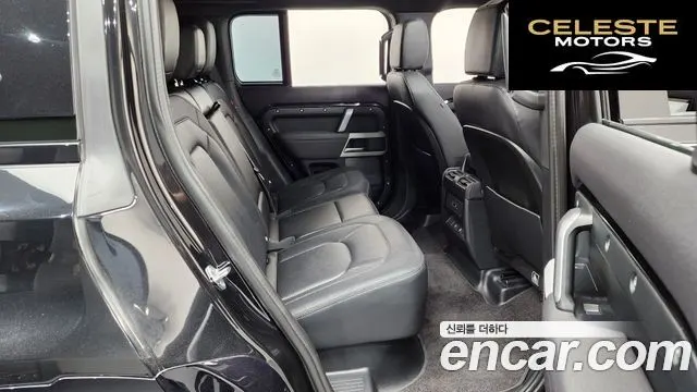 LAND ROVER Defender (L663) 110 P300 X-Dynamic SE 2023 — photo 12 sur 20