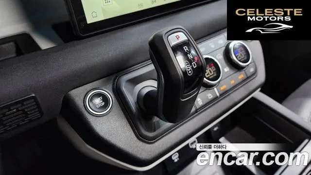 LAND ROVER Defender (L663) 110 P300 X-Dynamic SE 2023 — photo 9 sur 20