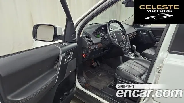 LAND ROVER 2 2.2 SD4 HSE 2011 — photo 10 sur 20