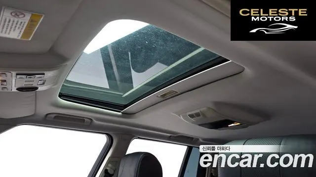 LAND ROVER Range Rover 4.4 TDV8 Vogue 2012 — photo 17 sur 20