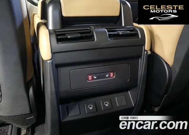 LAND ROVER Defender (L663) 110 P300 X-Dynamic SE 2025 — photo 18 sur 26