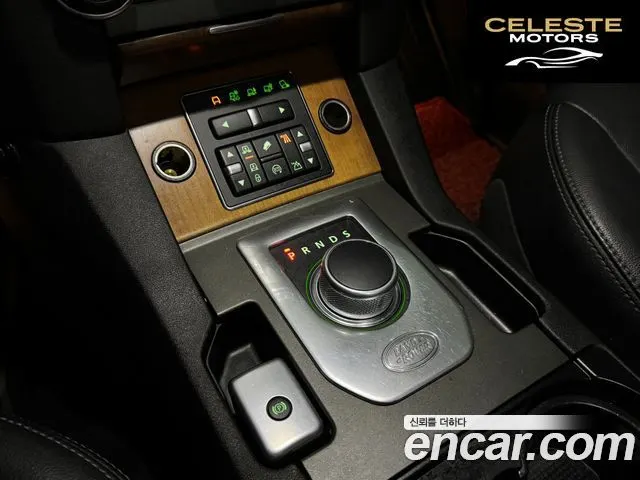 LAND ROVER Discovery 4 3.0 SDV6 HSE 2016 — photo 17 sur 26
