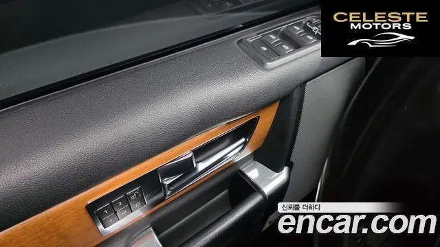 LAND ROVER Discovery 4 3.0 SDV6 SE 2015 — photo 16 sur 20