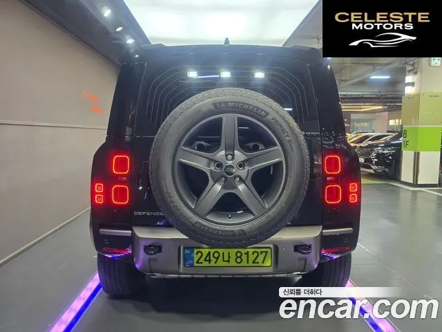 LAND ROVER Defender (L663) 110 P300 X-Dynamic SE 2025 — photo 4 sur 26