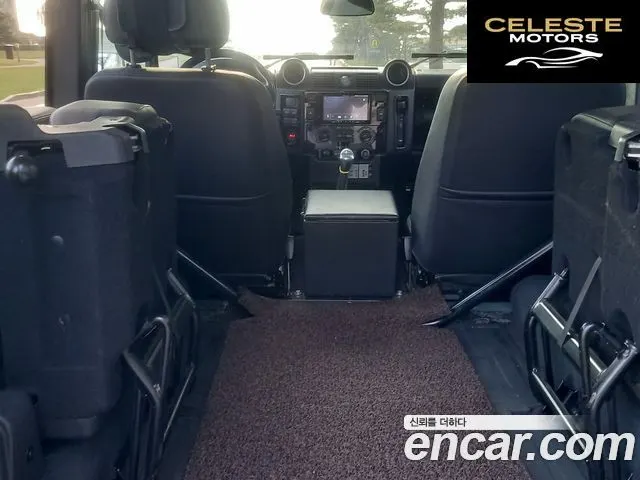 LAND ROVER Defender 90 2010 — photo 12 sur 25