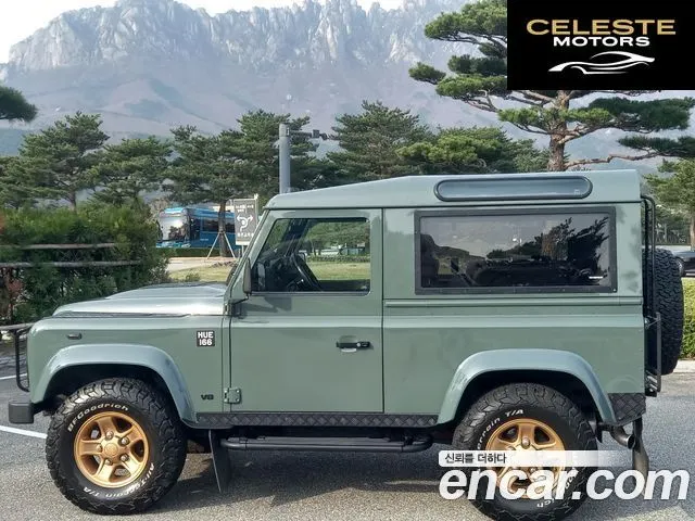 LAND ROVER Defender 90 2010 — photo 5 sur 25