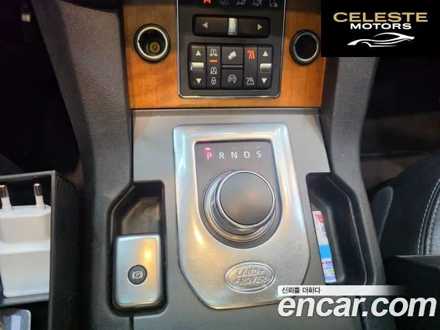 LAND ROVER Discovery 4 3.0 SDV6 SE 2014 — photo 12 sur 18