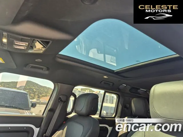 LAND ROVER Defender (L663) 110 P300 X-Dynamic SE 2024 — photo 11 sur 26