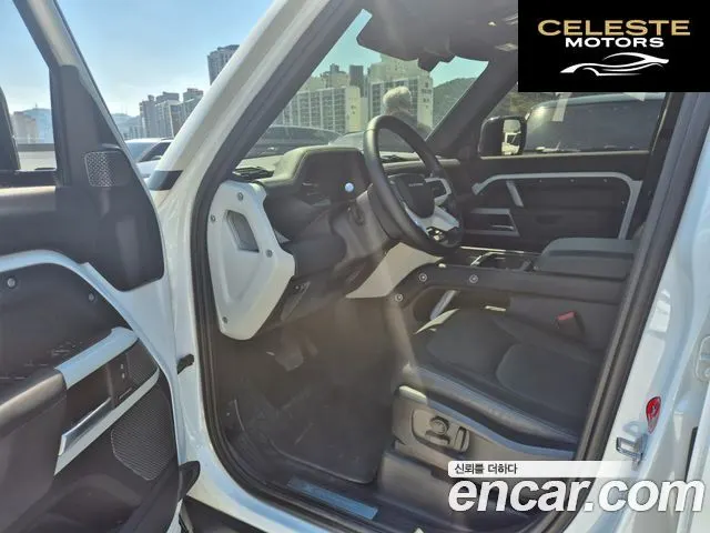 LAND ROVER Defender (L663) 110 P300 X-Dynamic SE 2024 — photo 12 sur 26