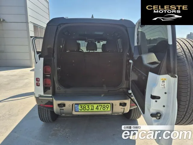 LAND ROVER Defender (L663) 110 P300 X-Dynamic SE 2024 — photo 16 sur 26