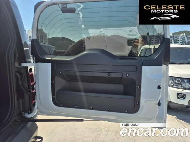 LAND ROVER Defender (L663) 110 P300 X-Dynamic SE 2024 — photo 17 sur 26