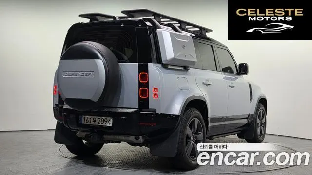 LAND ROVER Defender (L663) 110 P300 X-Dynamic SE 2024 — photo 2 sur 20