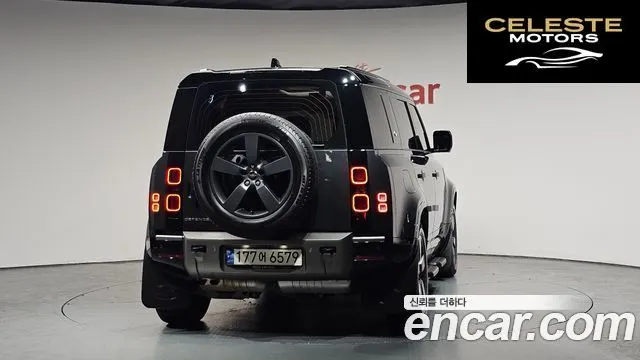 LAND ROVER Defender (L663) 110 D300 X-Dynamic HSE 2024 — photo 3 sur 20