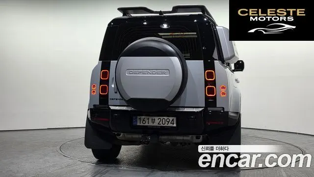LAND ROVER Defender (L663) 110 P300 X-Dynamic SE 2024 — photo 4 sur 20