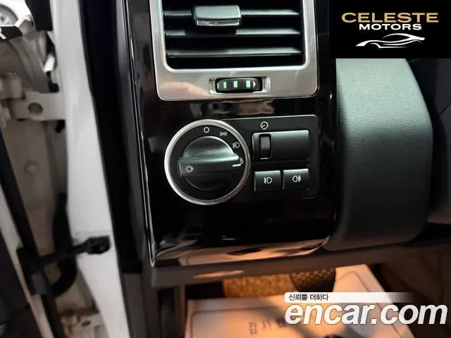 LAND ROVER Range Rover 4.4 TDV8 Vogue 2012 — photo 12 sur 25